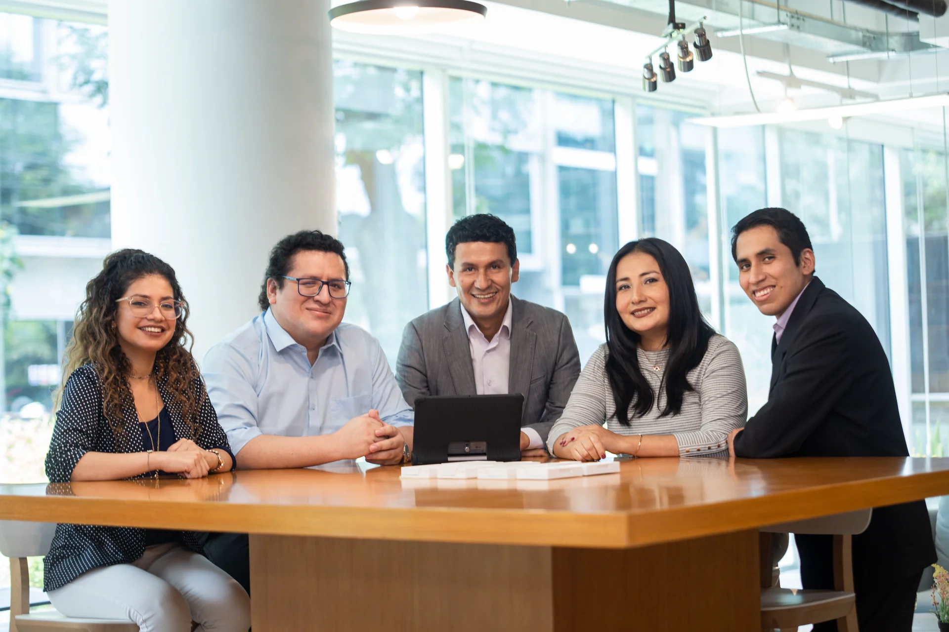 Únete al equipo de C3 Contact Center Cloud
